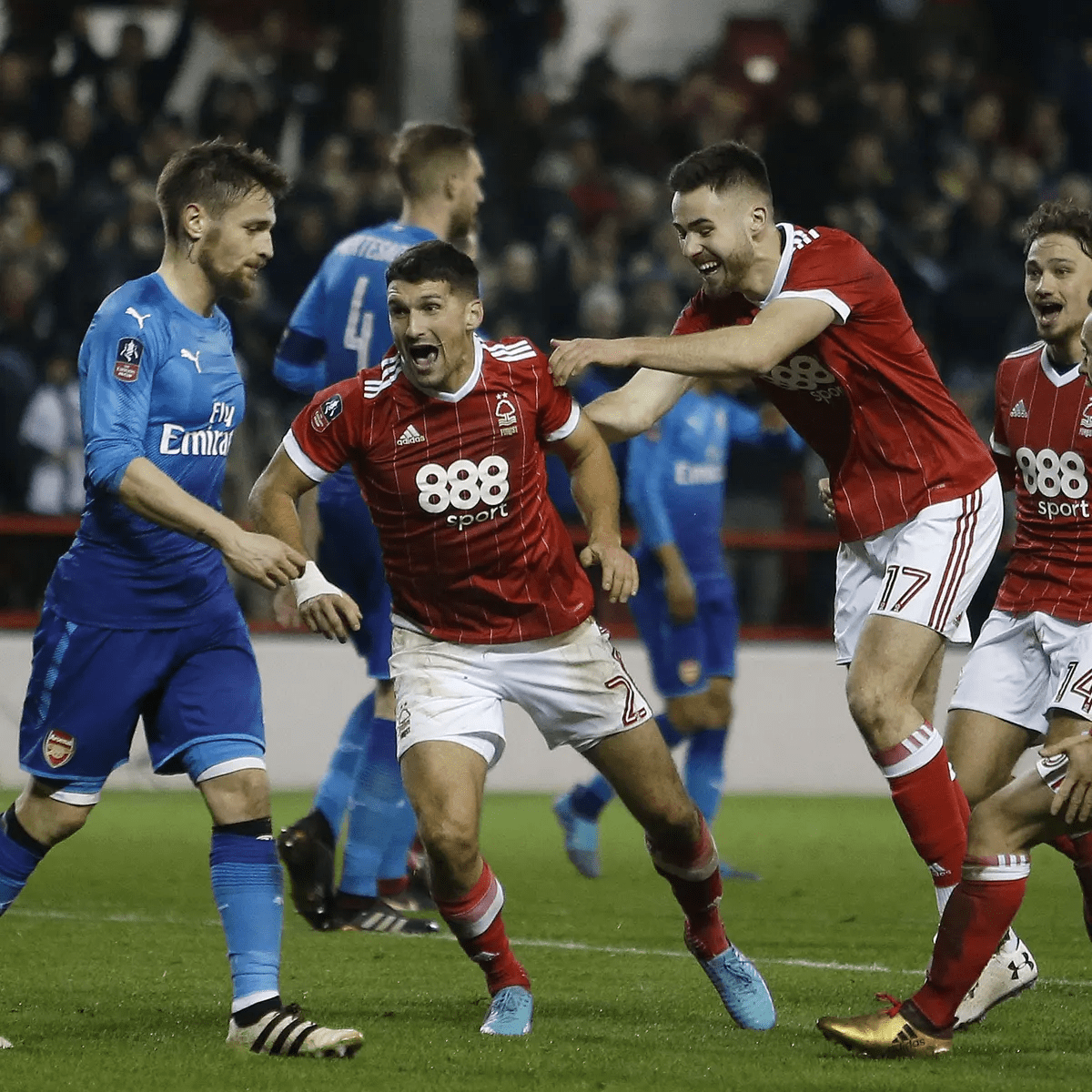 而中国球员 而中国球员