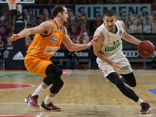 后卫以出色 后卫以出色